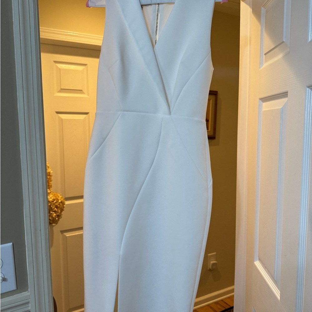 Elegant White Sleeveless Dress